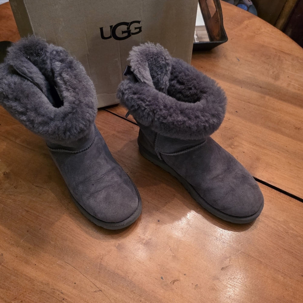 UGG Women's Gray Sheepskin Boots (8)